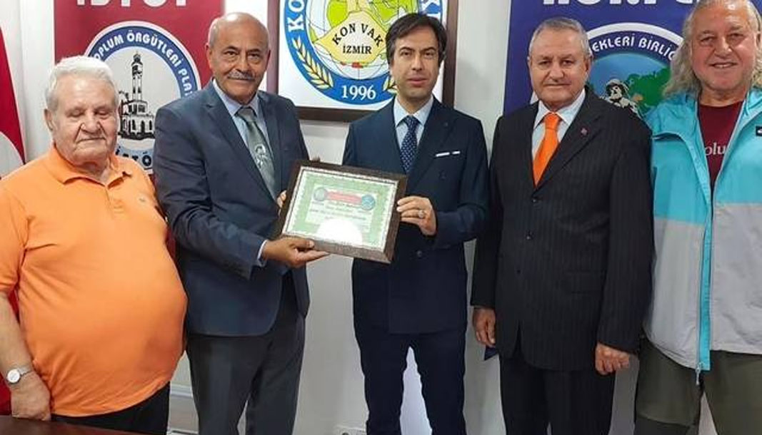 “Eski başsavcı Bekir Şahiner’in Kitap Bağışı, Yeşilay ve Mehmetçik Vakfı’na destek oldu” – Birlik Haber Ajansı