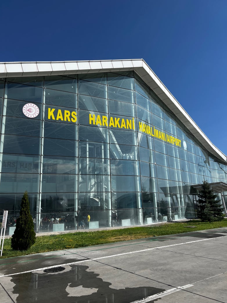 İzmir Kars uçağına hava muhalefeti engeli – Birlik Haber Ajansı