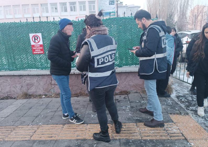Kars’ta Çocuk Şube Müdürlüğü okul önlerinde denetimlerini artırdı – Birlik Haber Ajansı