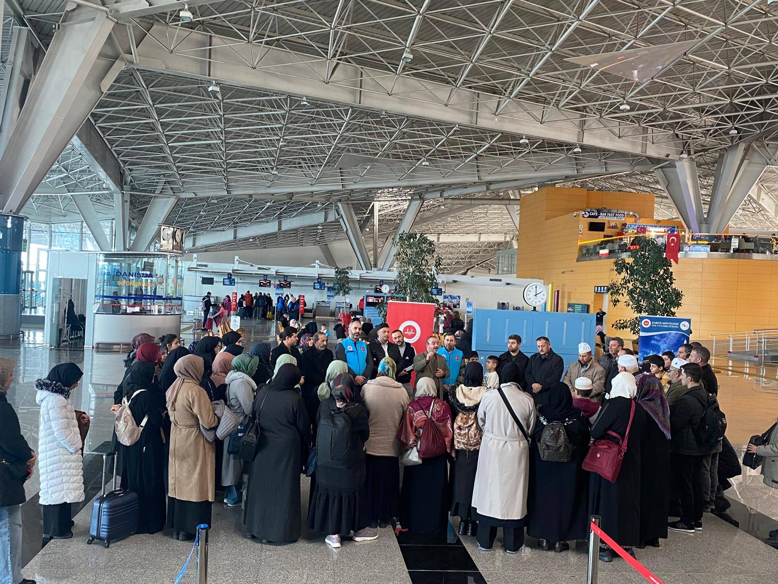 Kars’tan umre yolcuları dualarla Medine’ye uğurlandı – Birlik Haber Ajansı
