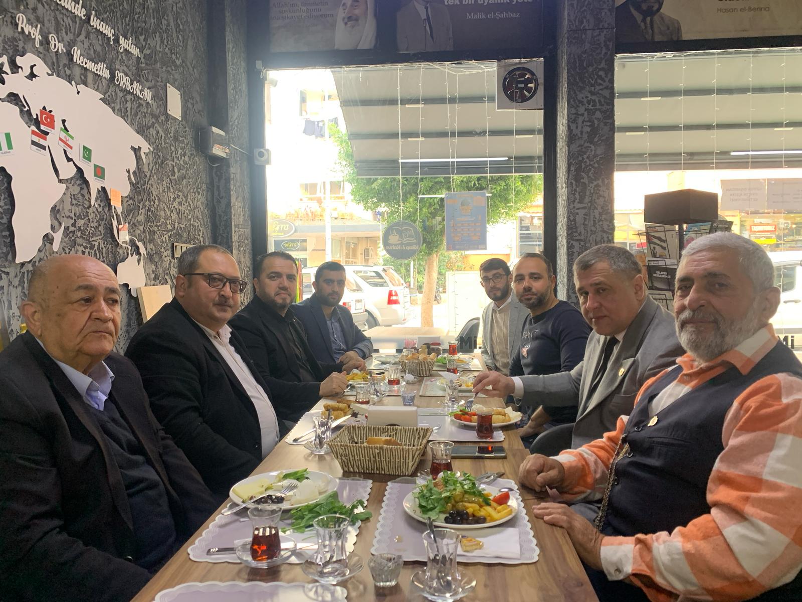 Anadolu Gençlik Derneği Alanya Şubesi, ALGC üyelerini MG Kitap-Kahve’deki kahvaltıda ağırladı