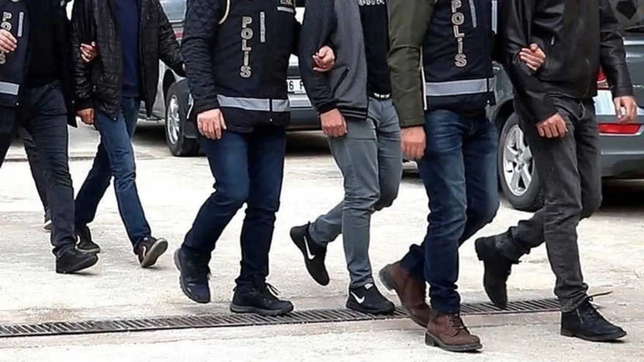 İzmir’de tefeci operasyonu: 23 gözaltı