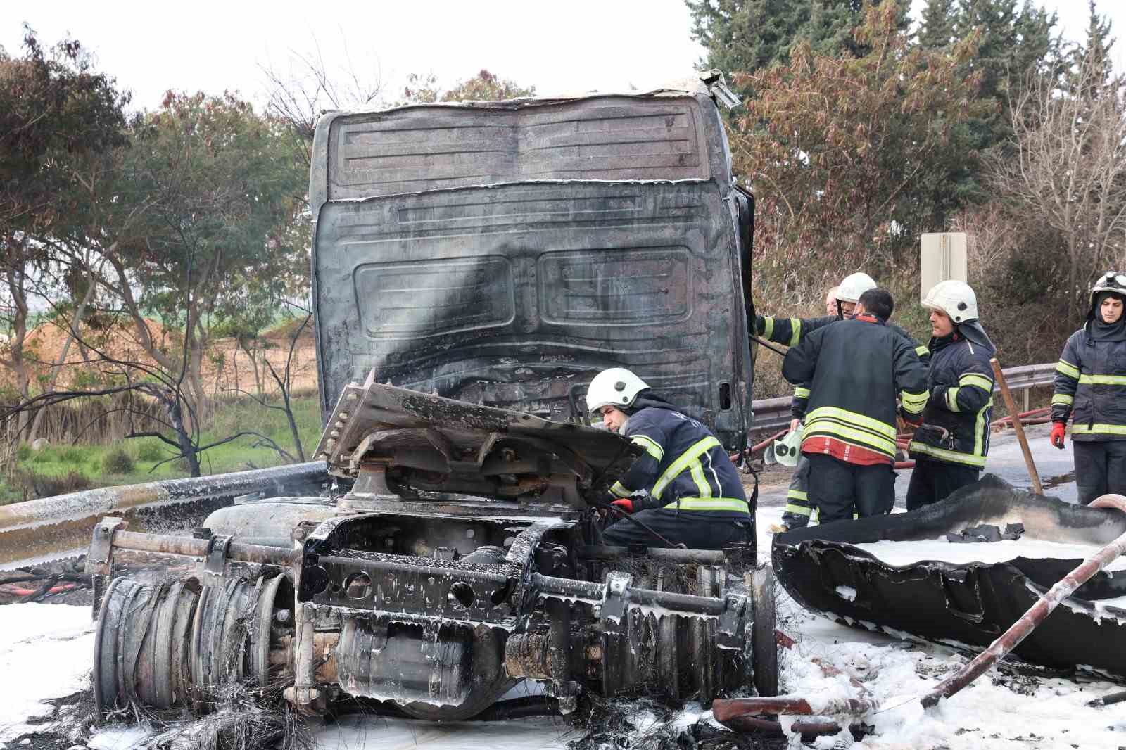 Adana’da tanker devrildi, otoyol kapanarak 5 kilometrelik kuyruk oluştu – Birlik Haber Ajansı