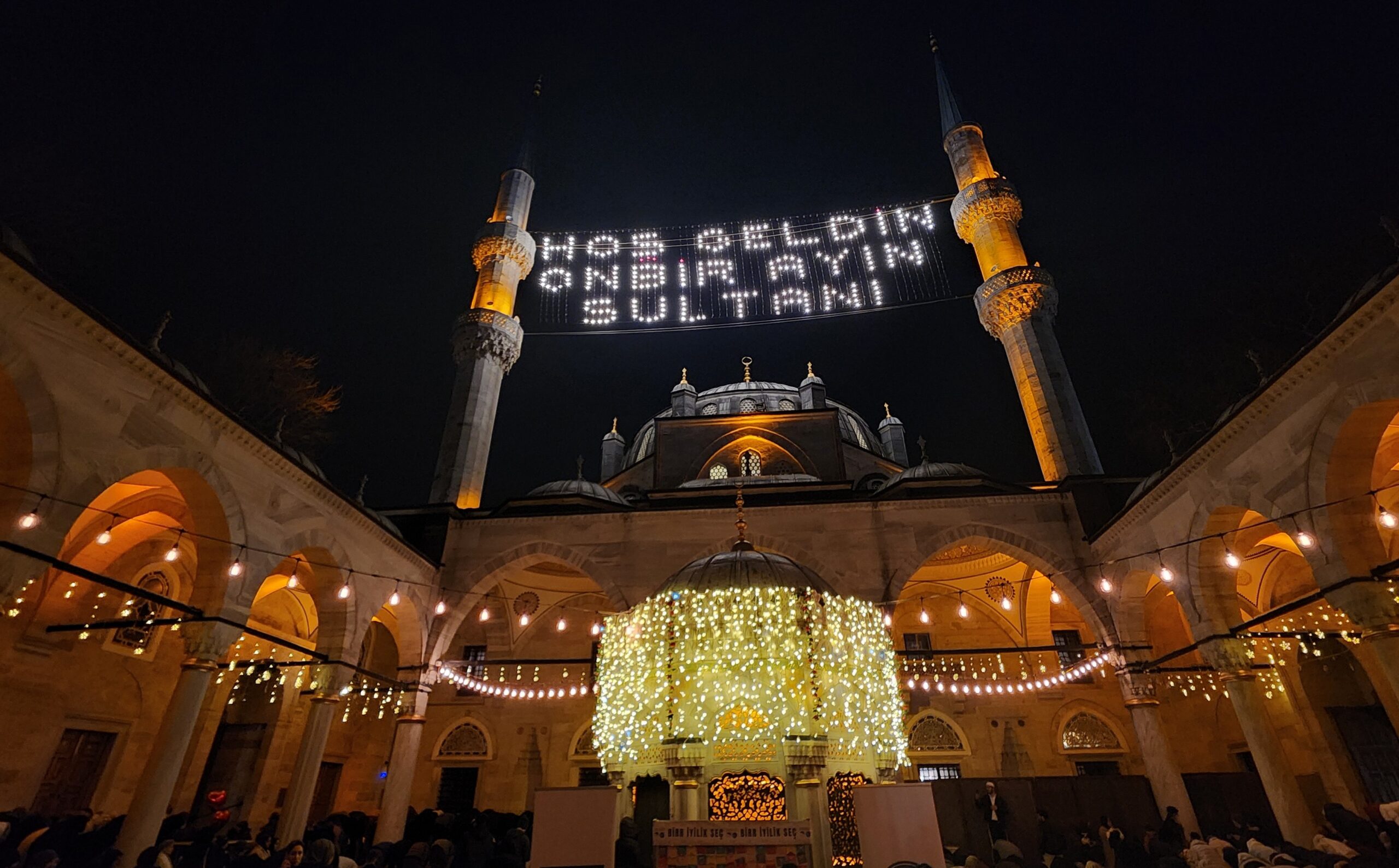 Ramazan ayının ilk teravihi Valide-i Cedid Camii’nde kılındı – Birlik Haber Ajansı