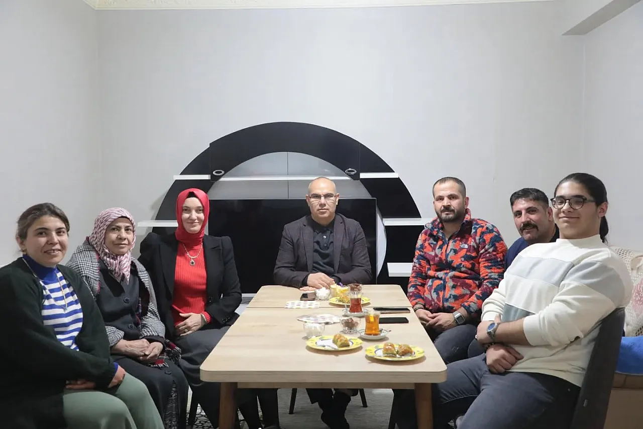 Ağrı Valisi Koç, şehit ailesini ziyaret etti – Birlik Haber Ajansı