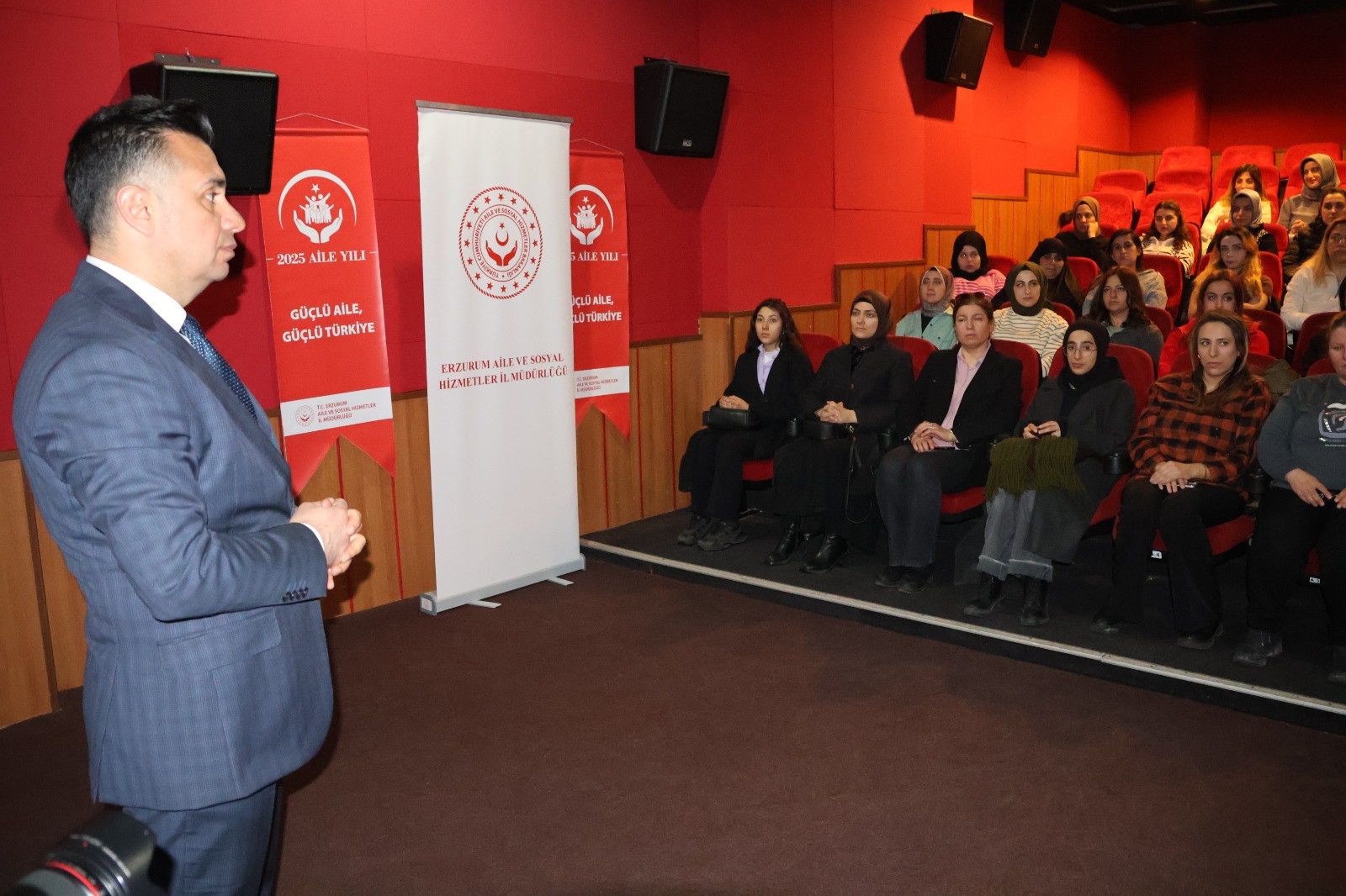 Erzurum’da Aile Yılı kapsamında kadın çalışanlara özel sinema etkinliği düzenlendi – Birlik Haber Ajansı