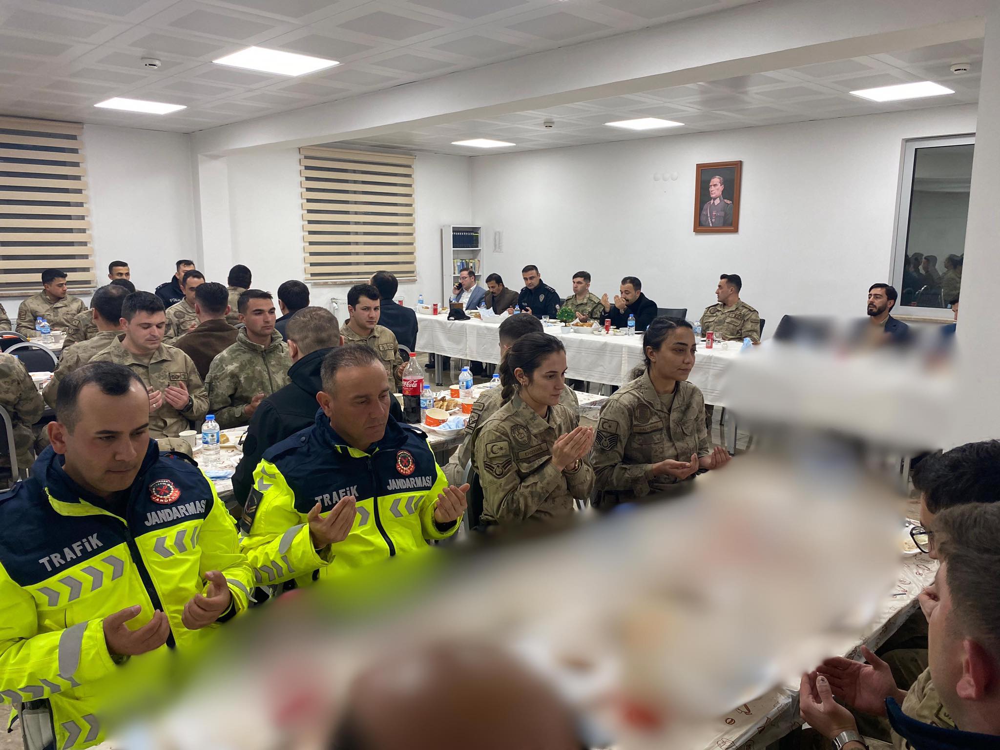 Digor Kaymakamı Okatan, Jandarma ve Emniyet Müdürlüğü personeliyle oruc açtı – Birlik Haber Ajansı