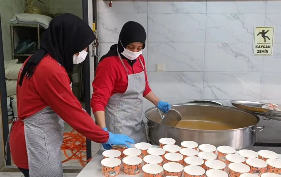 NALLIHAN KAYMAKAMLIĞI’NDAN İHTİYAÇ SAHİBİ 600 KİŞİYE GÜNLÜK SICAK YEMEK – Birlik Haber Ajansı