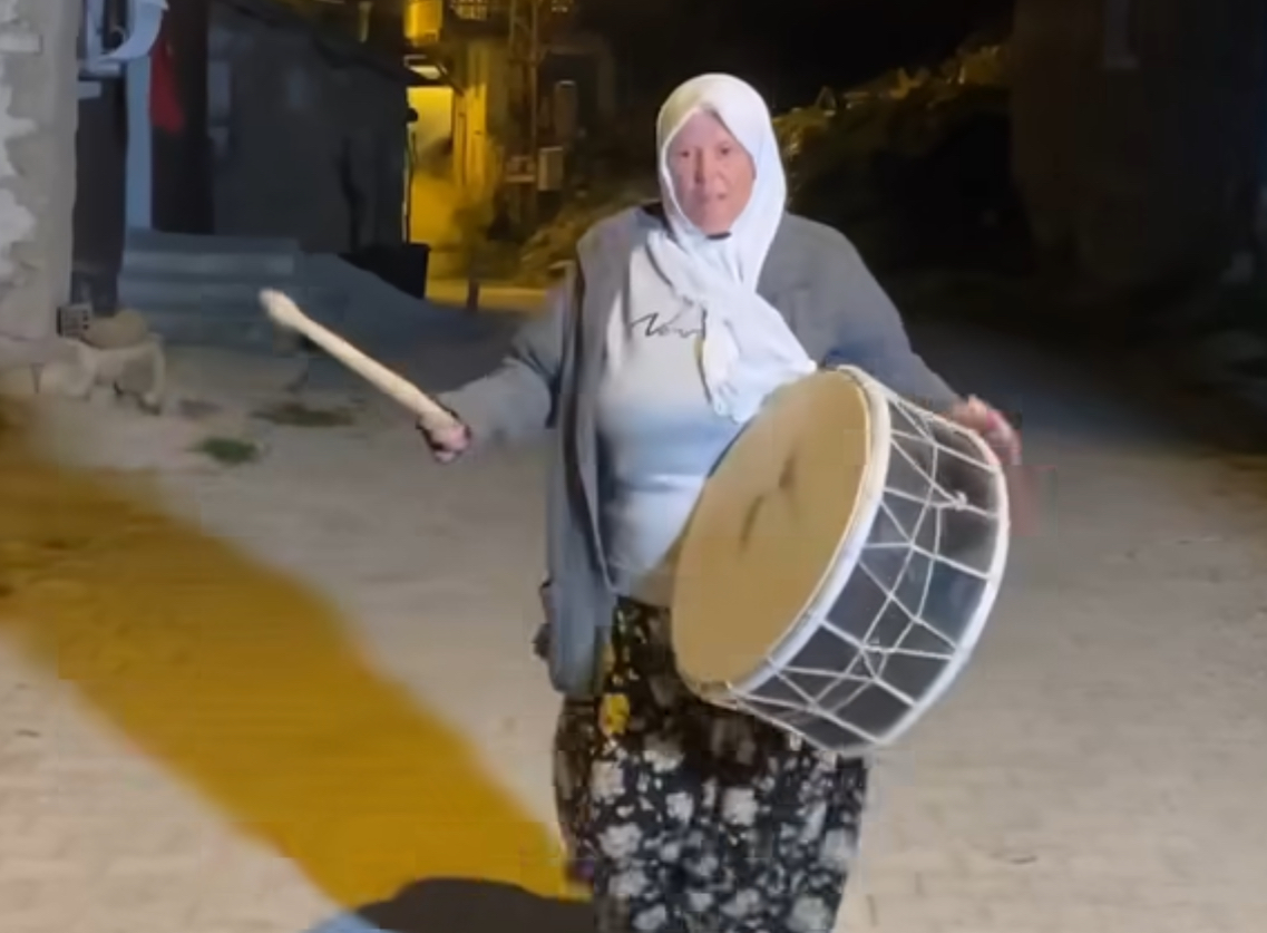 Burdur’un kadın davulcusu: Mesleği severek yapıyorum – Birlik Haber Ajansı