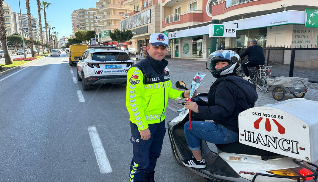Alanya İlçe Jandarma Komutanlığı’ndan 8 Mart Kadınlar Günü’ne özel anlamlı uygulama – Birlik Haber Ajansı