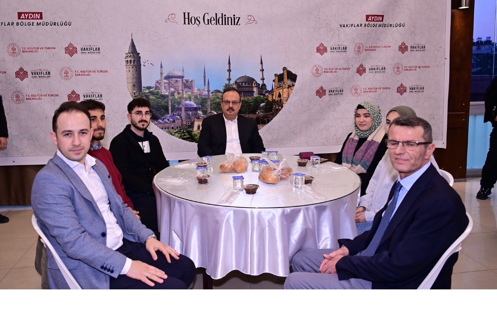 Aydın’da vali ve protokol üyeleri halkla iftar yaptı – Birlik Haber Ajansı
