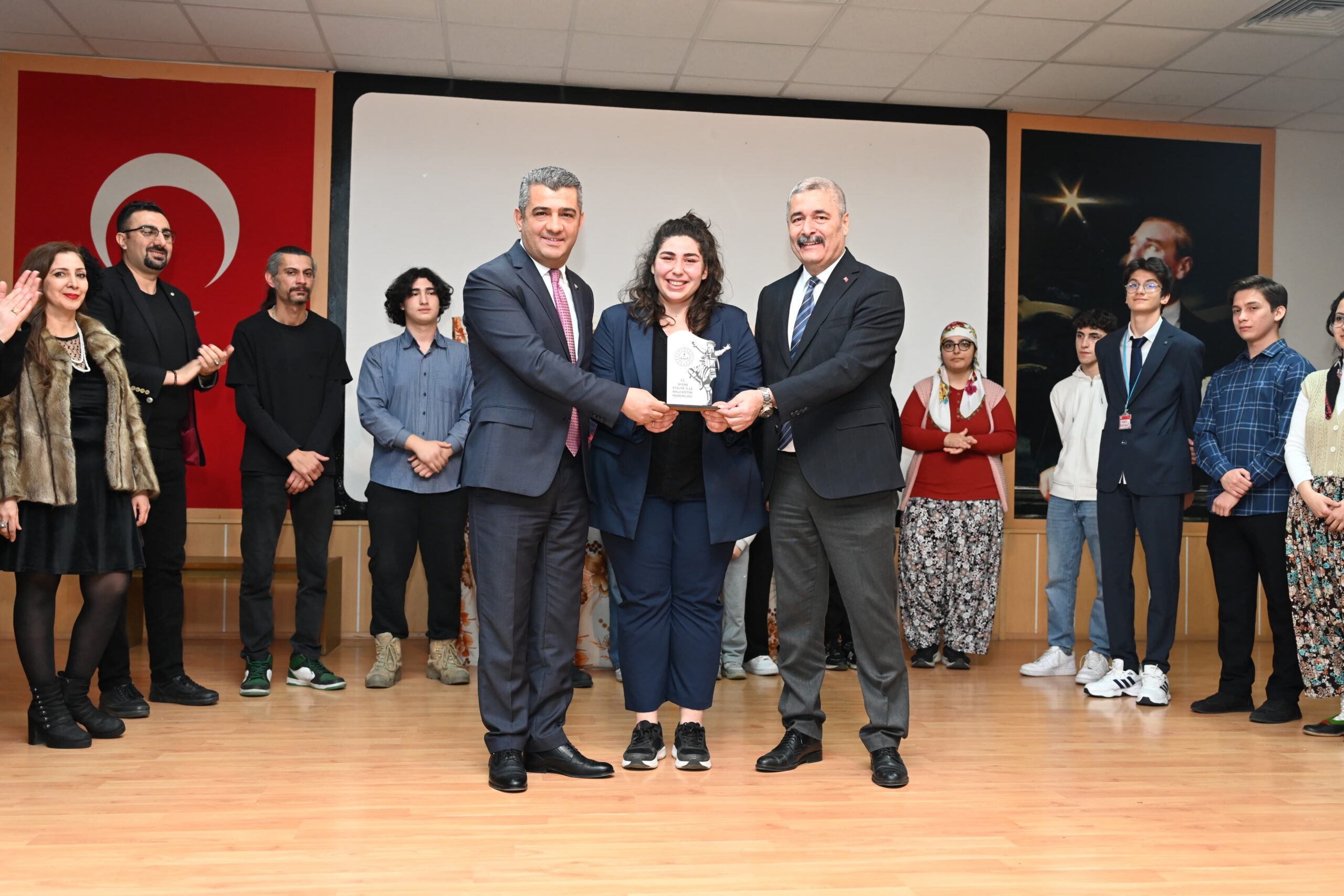 Aydın’da ‘Mor Cepken’ tiyatro oyunu 8 Mart’ta izleyiciyle buluştu! – Birlik Haber Ajansı