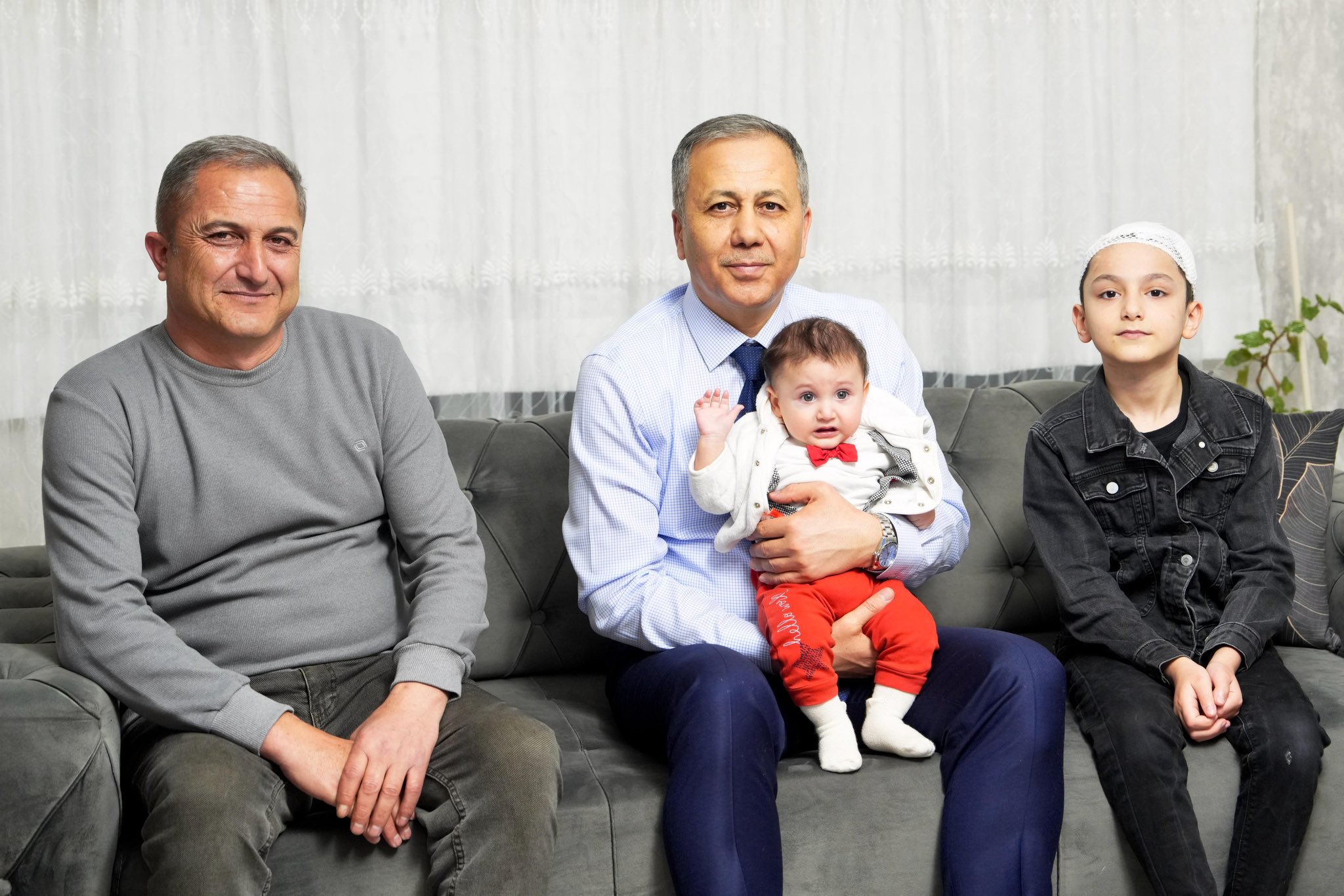 Bakan Yerlikaya’dan sokak köpeklerinin saldırısına uğrayan Tunahan Yılmaz’a ziyaret – Birlik Haber Ajansı