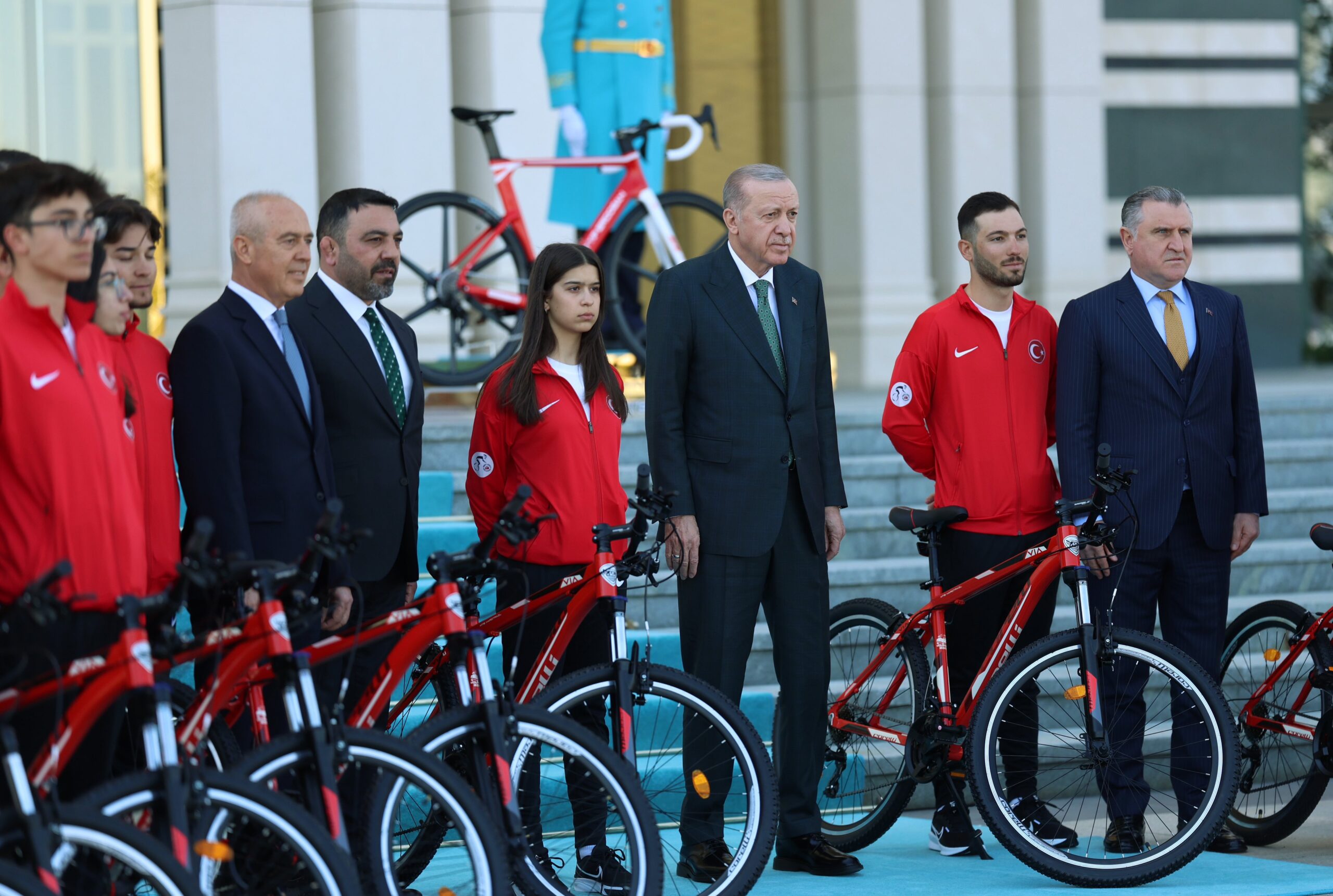 Cumhurbaşkanı Erdoğan, Türkiye Bisiklet Turu heyetini Beştepe’de ağırladı – Birlik Haber Ajansı