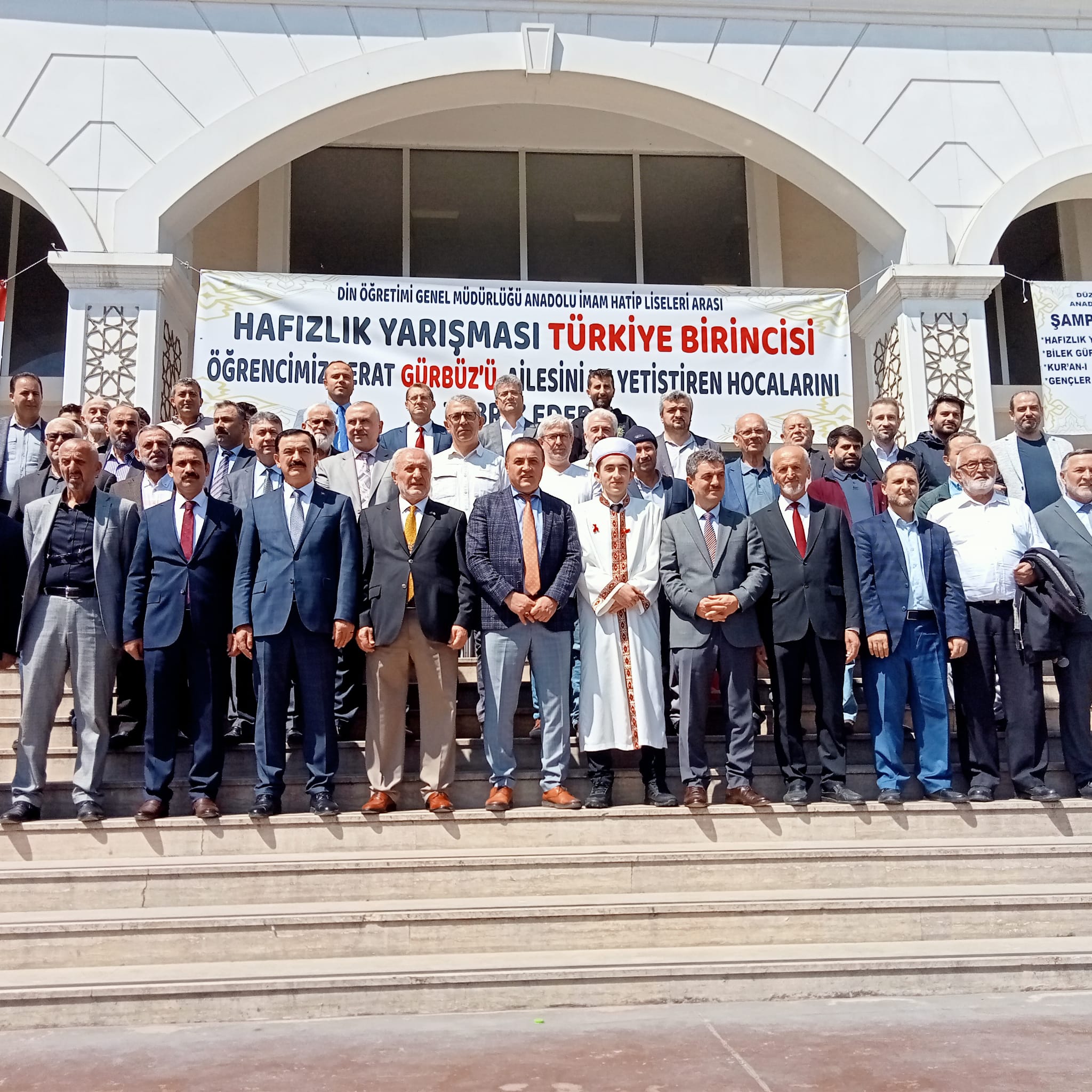 Düzce, Hafızlık Yarışması Türkiye Şampiyonu Berat Gürbüz’ü bağrına bastı – Birlik Haber Ajansı