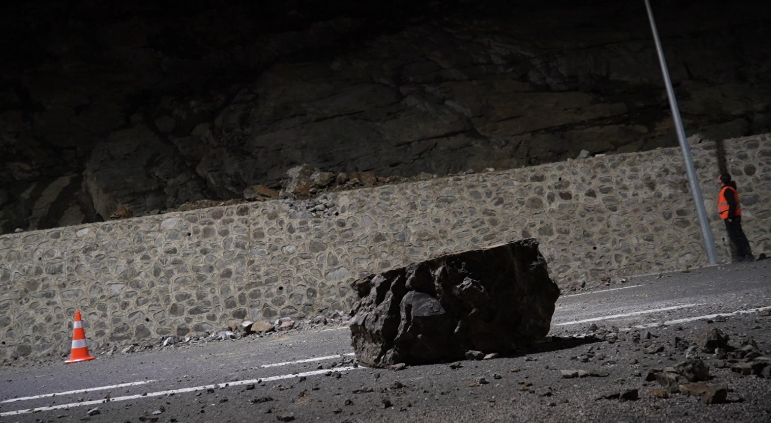 Gümüşhane’de heyelan: Yol trafiğe kapatıldı – Birlik Haber Ajansı