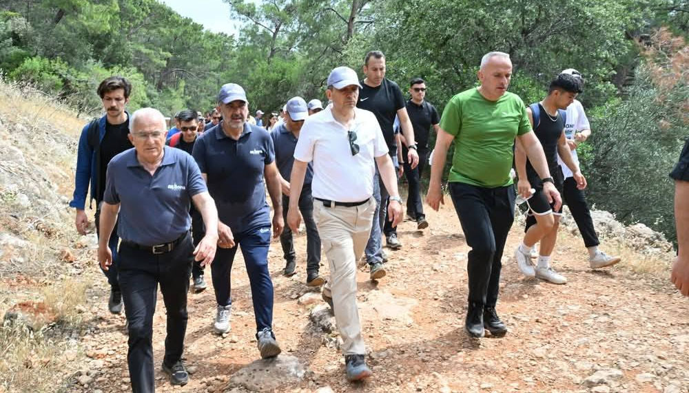 Antalya’da Gençlik Haftası yürüyüşü: Kahramanlıklarla dolu bir anma – Birlik Haber Ajansı