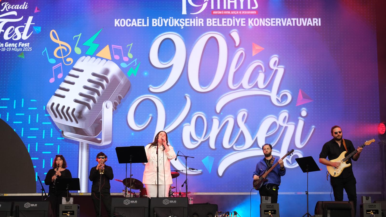 Kocaeli Büyükşehir’in 90’lar konseri mest etti – Birlik Haber Ajansı