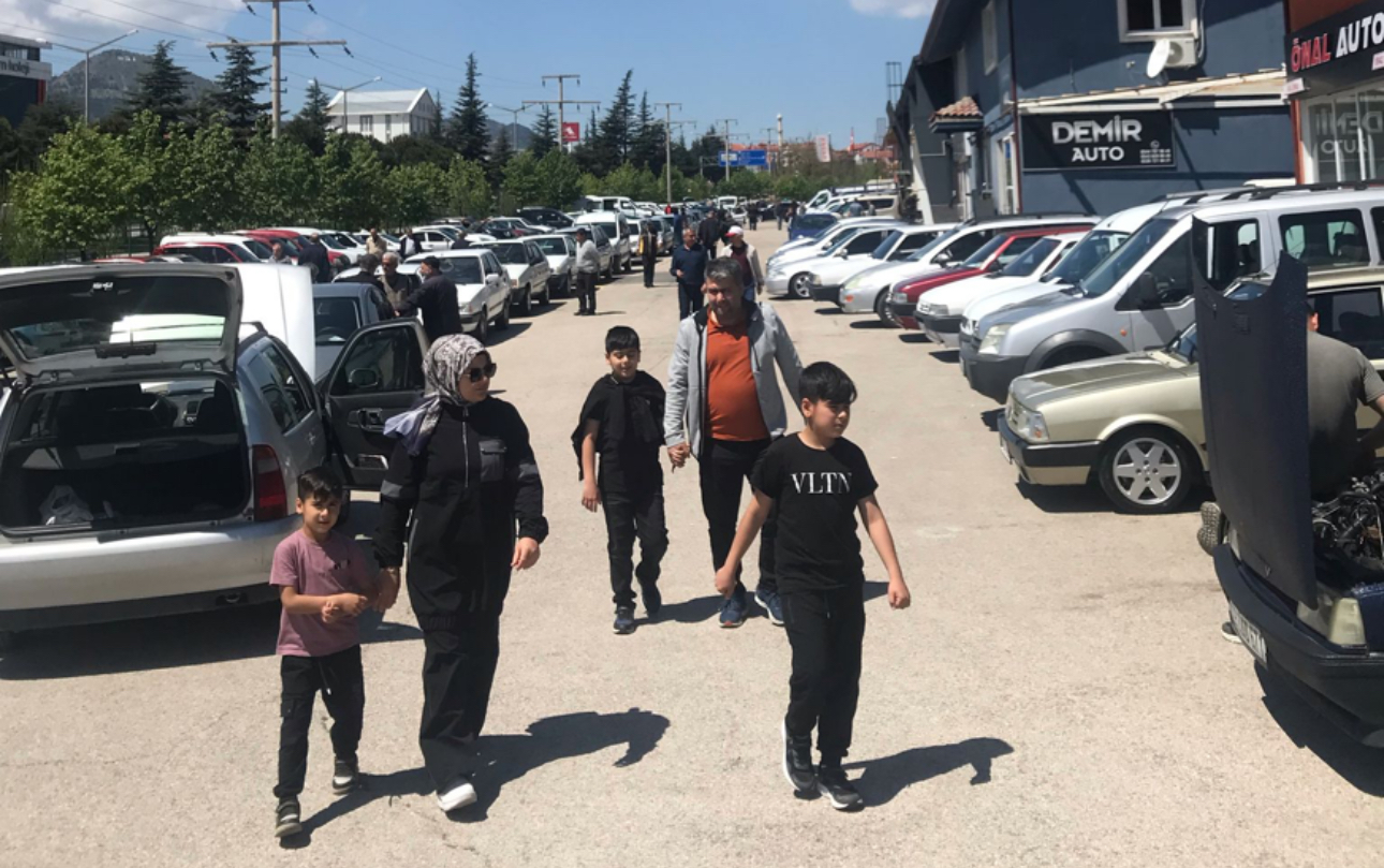 Isparta araba pazarı tıklım tıklım: Her hafta yoğun ilgi görüyor – Birlik Haber Ajansı
