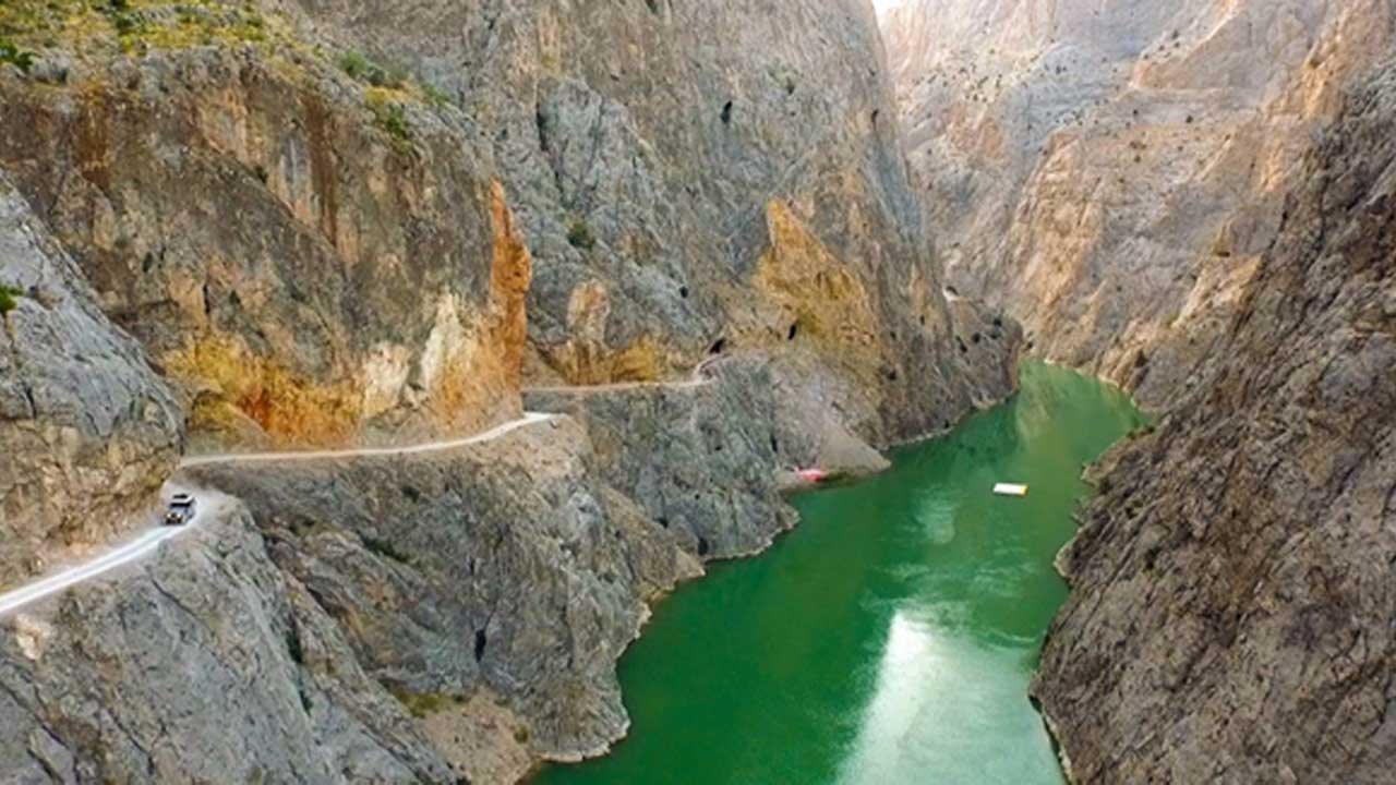 Etrafı dağlık ortası bağlık “İrem Bağı” Erzincan – Birlik Haber Ajansı
