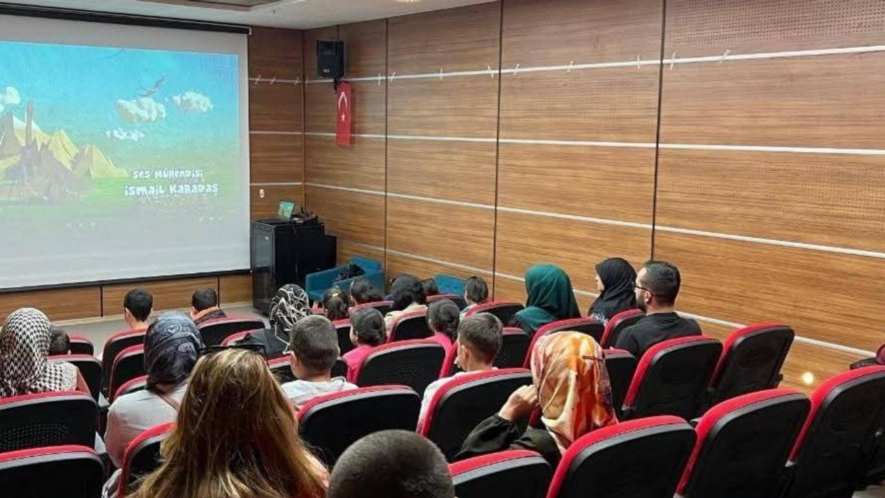 Kars’ta çocuklara yönelik ailenin önemini anlatan sinema gösterimi düzenlendi – Birlik Haber Ajansı