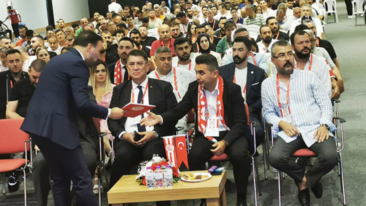 Antalyaspor Olağan Genel Kurulu toplandı! Başkan Mustafa Ergün güven tazeledi! – Birlik Haber Ajansı