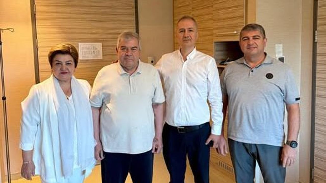 Sabir Rüstemhanlı’dan Övgü: Lütfi Tunç Dünyaca Tanınan Ürolog – Birlik Haber Ajansı