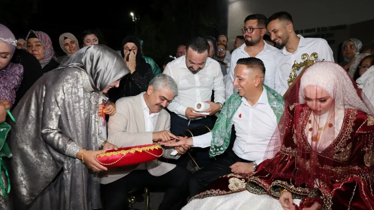 Pozantı Belediye Başkanı Avan’dan personeline anlamlı jest: Kınayı kendi elleriyle yaktı – Birlik Haber Ajansı
