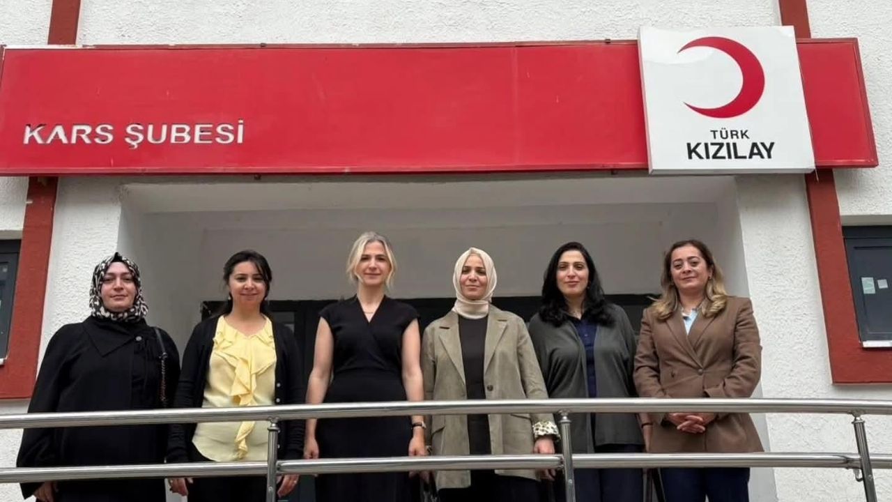 AK Parti Kars Milletvekili Adem Çalkın’ın eşi Aydan Çalkın’dan Türk Kızılay Kars İl Başkanlığı’na anlamlı ziyaret – Birlik Haber Ajansı