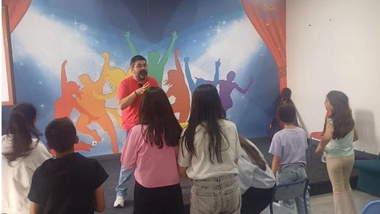 Kars’ta çocuklar “Geleceğe Emniyetli Adımlar” projesiyle drama kursuna başladı – Birlik Haber Ajansı