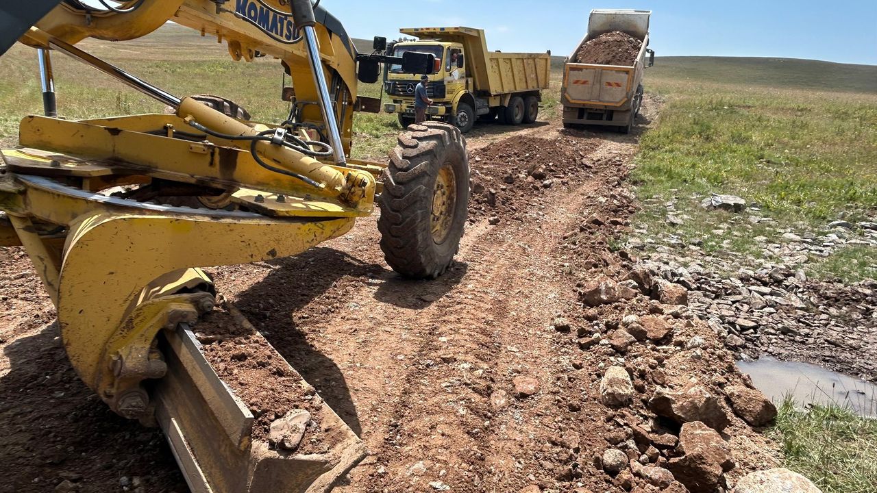 Susuz’un yayla yollarında büyük atılım: Aynalı ve Ortalar yolları tamamlandı, sırada Porsuklu var – Birlik Haber Ajansı