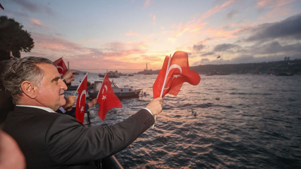 Zafer Haftasında anlamlı yolculuk: TCG Anadolu Gemisiyle Çanakkale’den İstanbul’a – Birlik Haber Ajansı
