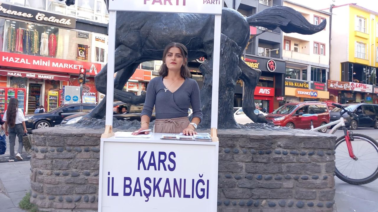 Anahtar Partisi Kars İl Gençlik Kolları’ndan bilgilendirme standı – Birlik Haber Ajansı