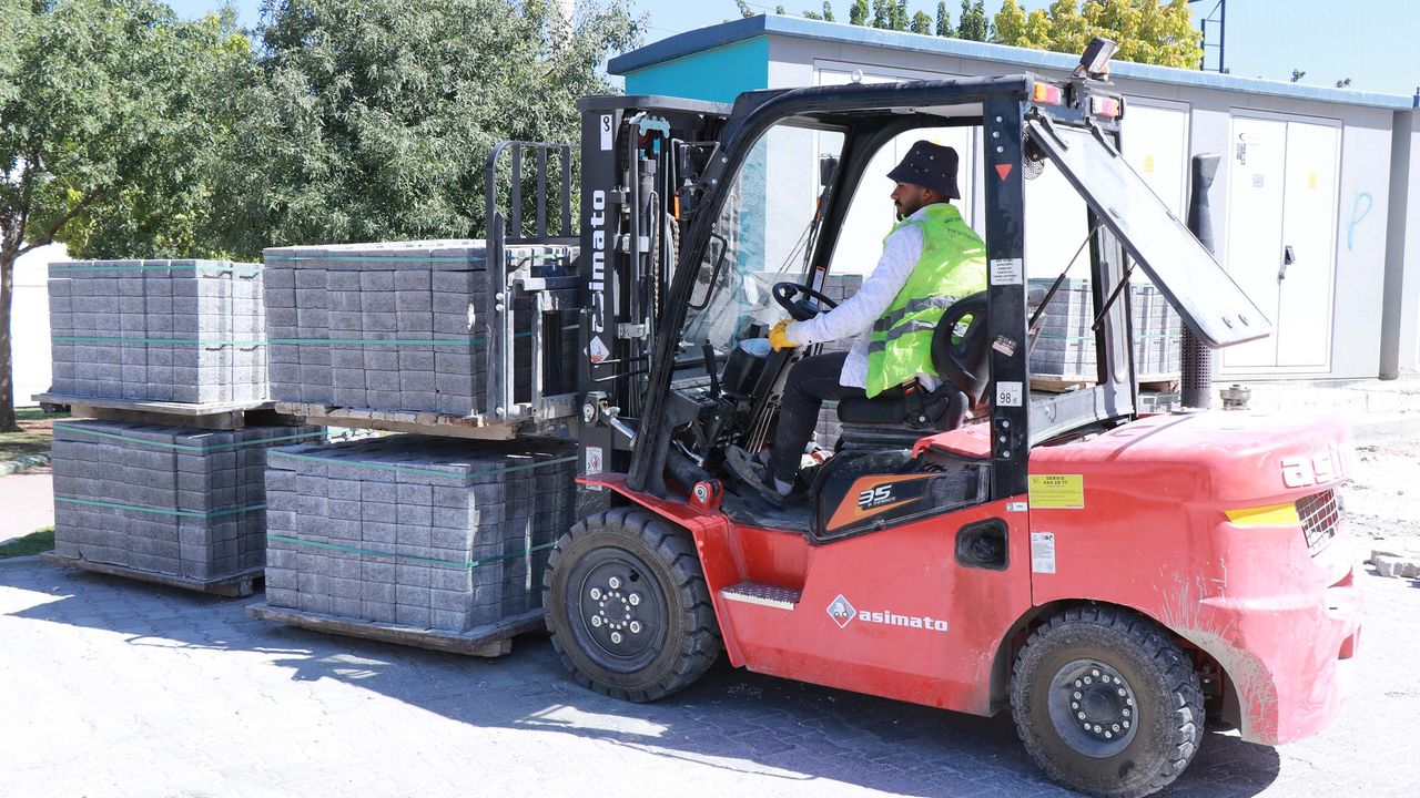 Haliliye’de parke taşı çalışmalarıyla yollar yenileniyor – Birlik Haber Ajansı