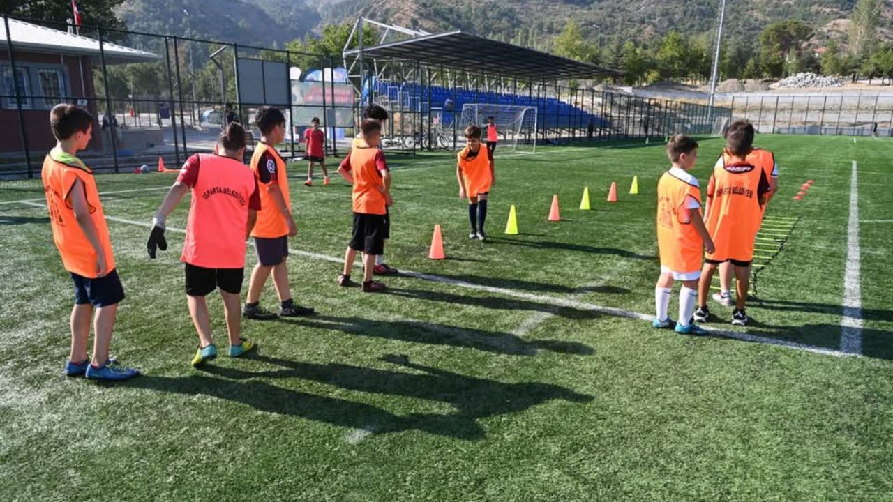 Isparta Belediyesi’nin yaz spor kurslarında dolu dolu bir yaz tatili geçirdiler – Birlik Haber Ajansı