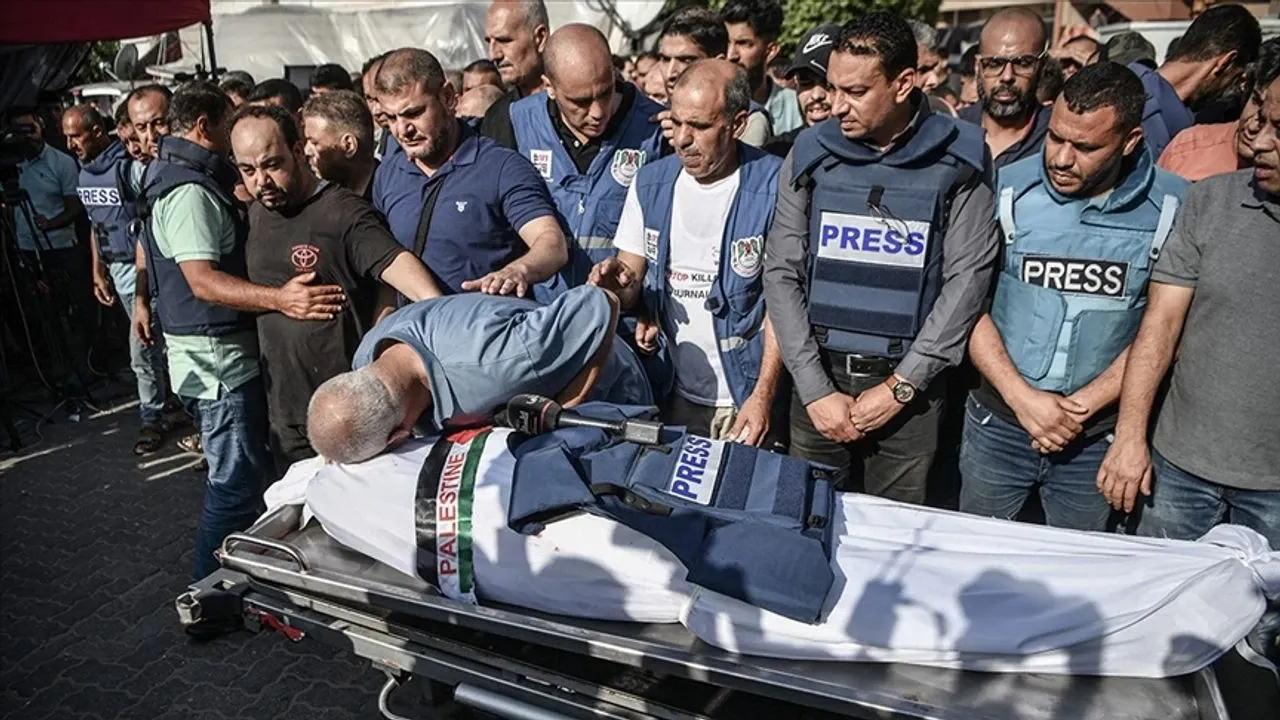 Gazze’de İsrail saldırıları: 239 gazeteci hayatını kaybetti – Birlik Haber Ajansı