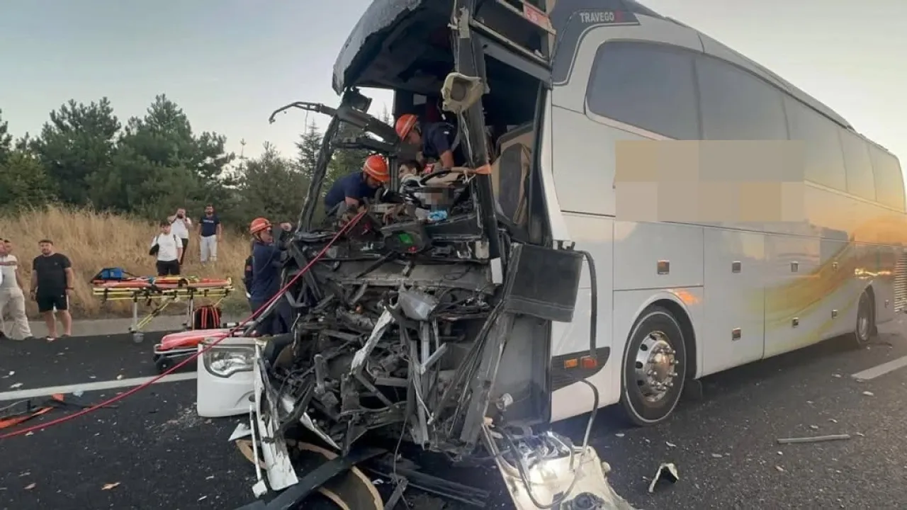 Malatya’dan gelen yolcu otobüsü kaza yaptı: 1 ölü, 10 yaralı – Birlik Haber Ajansı