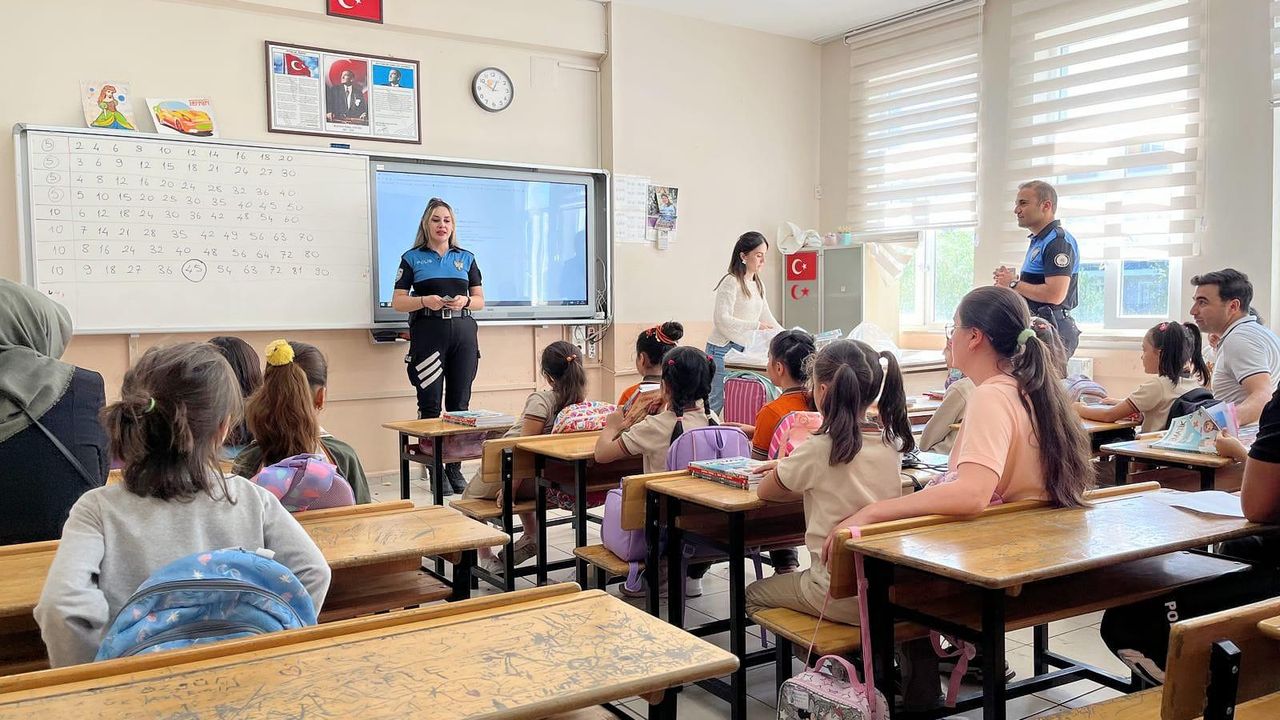 Kars Emniyet Müdürlüğü’nden öğrencilere güvenlik eğitimi desteği – Birlik Haber Ajansı