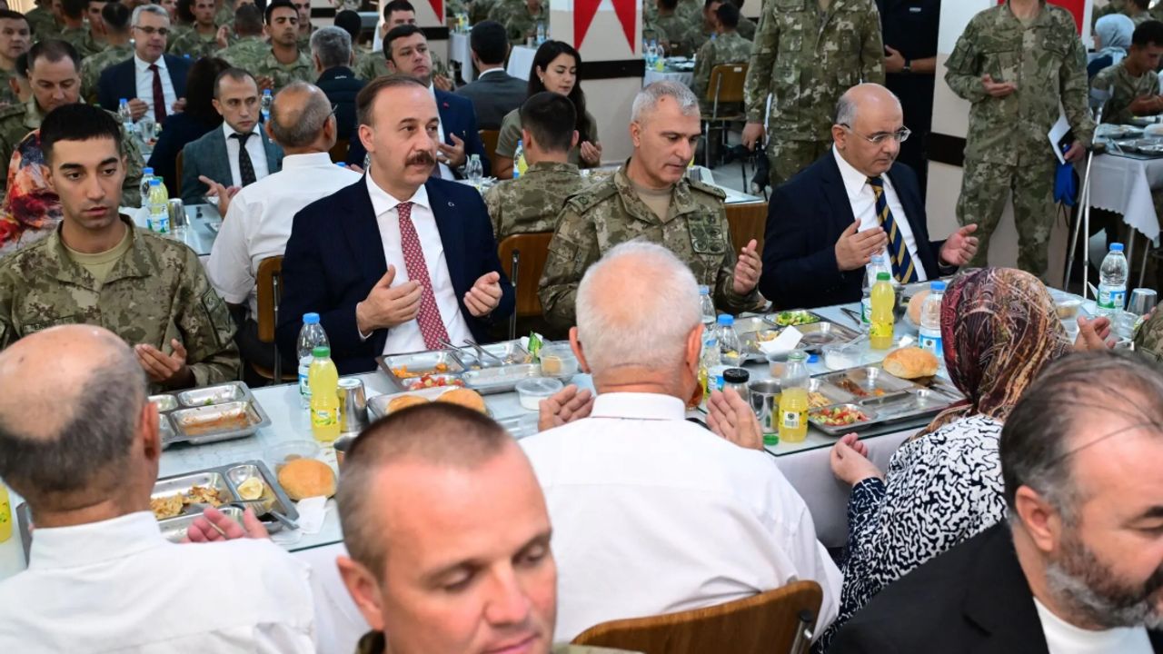 Isparta Valisi Erin, Gazilerle Komando Tugayı’nda bir araya geldi – Birlik Haber Ajansı