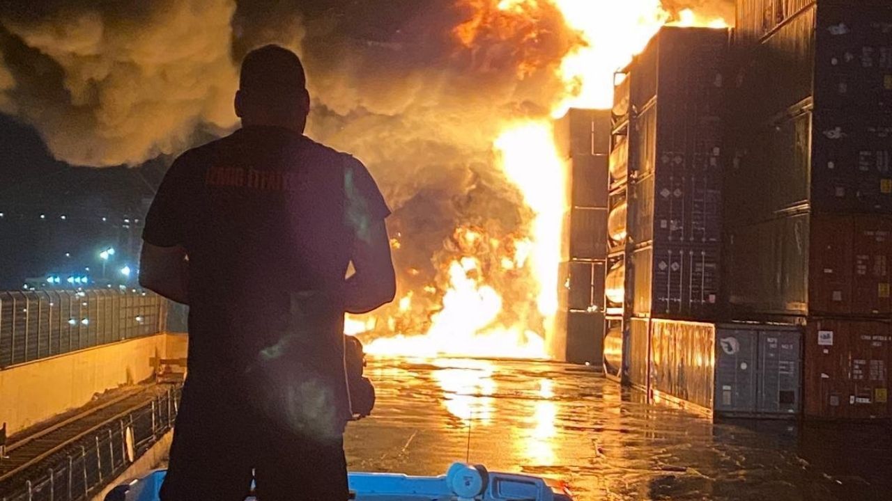 Aliağa Nemport Limanı’nda konteyner yangını – Birlik Haber Ajansı