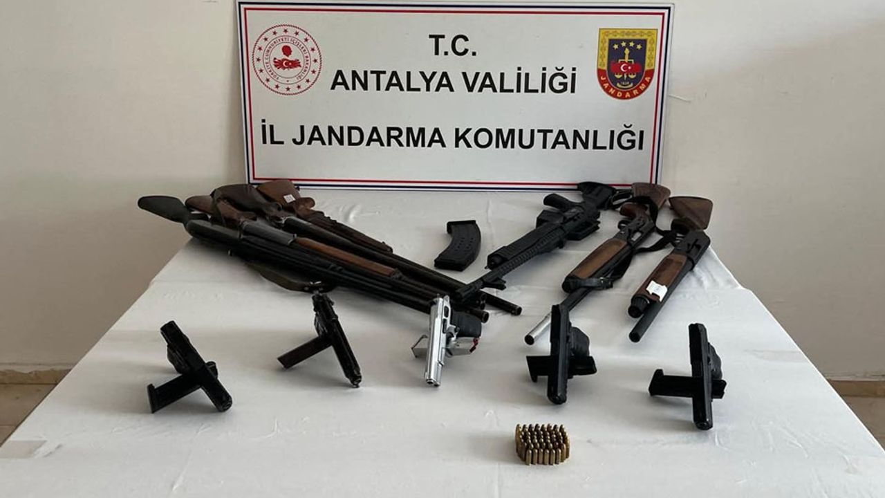 Serik'te kaçak silah operasyonu