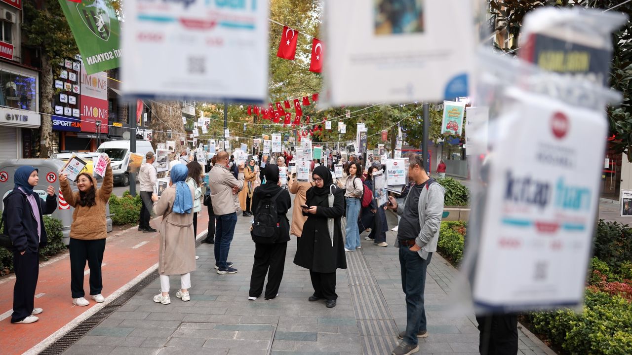Kocaeli’de gelenek bozulmadı, kitaplar yine ilk ağaçlarda açtı! – Birlik Haber Ajansı