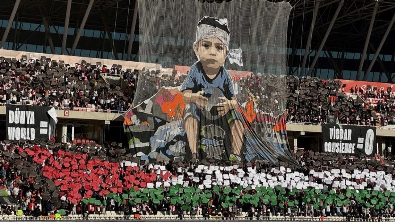 Sivasspor taraftarlarından Gazze’ye anlamlı destek: “Dünya: 0 – Vicdan: 0” – Birlik Haber Ajansı
